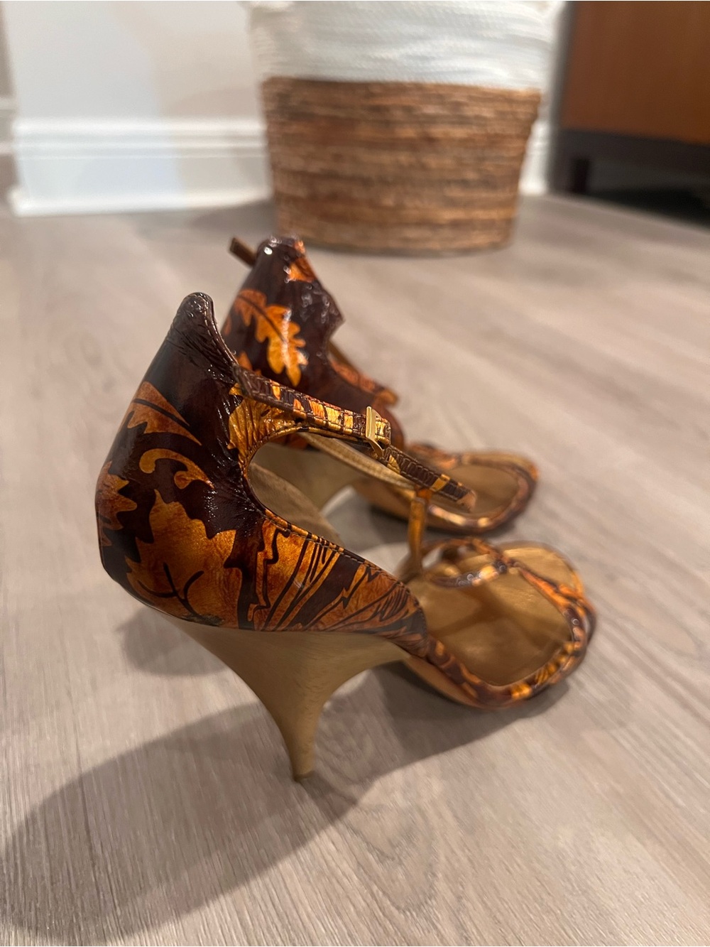 Giuseppe Zanotti Brown Floral T-Strap Heeled Sandals - Picture 13 of 14
